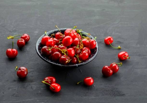 مضرات خوردن آلبالو 