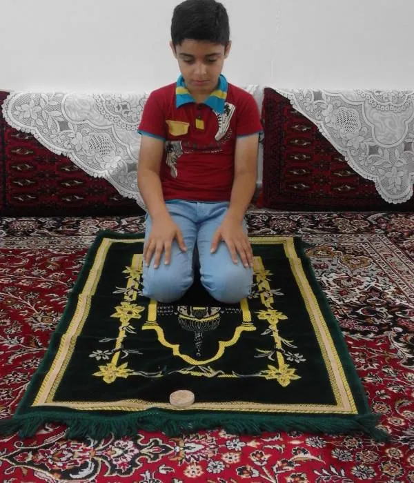 رفتار با جوان بی نماز