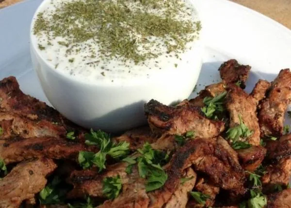 خوردن گوشت و ماست