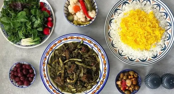 عوارض خوردن ترشی با غذا