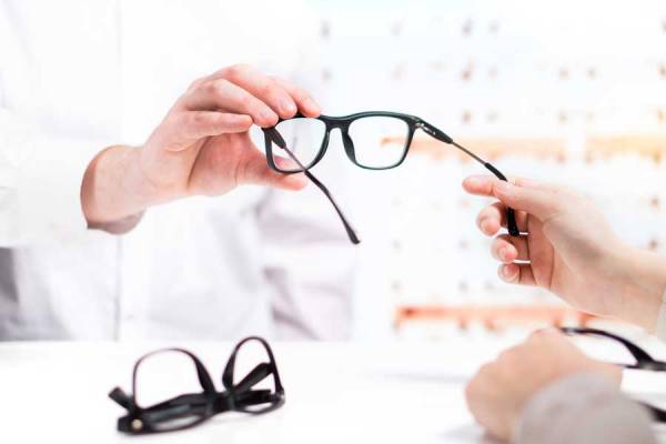 خرید آنلاین عینک طبی مردانه