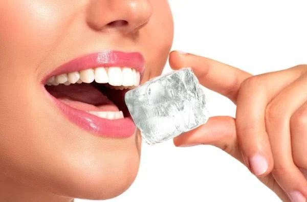 مکیدن یخ