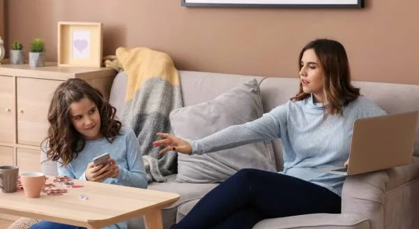 راه هایی ساده برای دورکردن موبایل از کودکان دور کردن موبایل