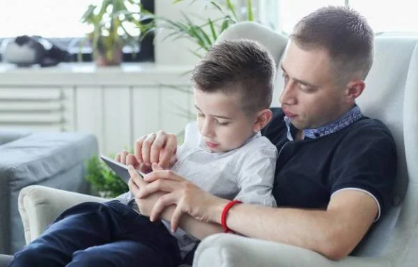 راه های دور شدن از گوشی اعتیاد کودک به گوشی