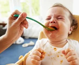 زوری غذا خوردن کودک