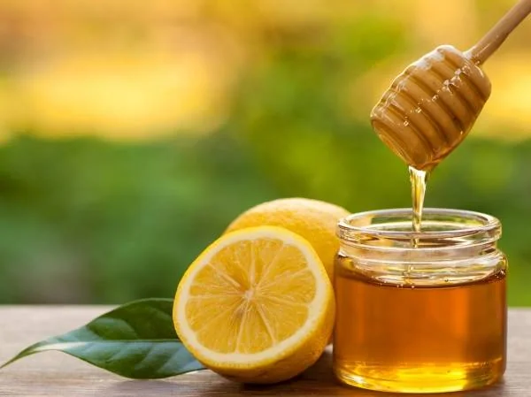 درمان لکه های قهوه ای پوست در طب سنتی لیمو و عسل