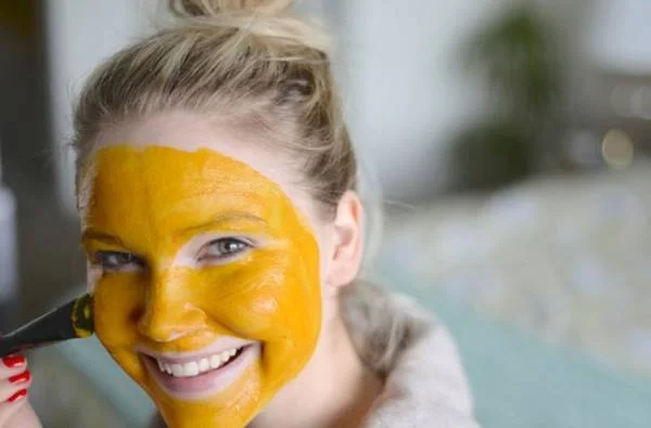 راه جلوگیری از لک شدن پوست صورت و درمان لکه قهوه ای پوست درمان لکه های پوست