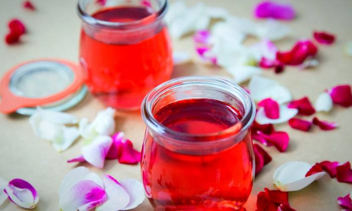خاصیت نوشیدن گلاب در ایام ماه مبارک رمضان