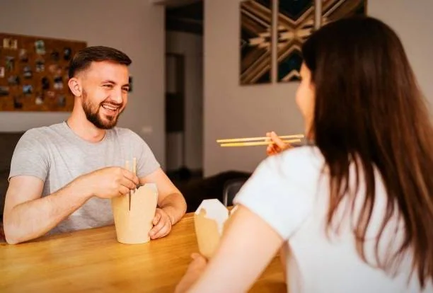 نشستن مرد عاشق 