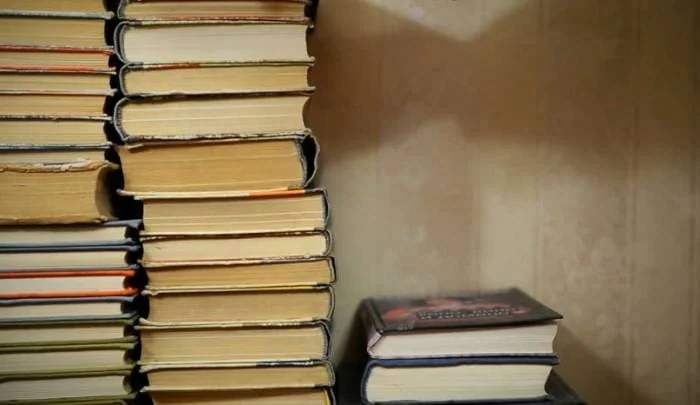 از بین بردن لکه ها از روی کتاب تمیز شدن کتاب ها