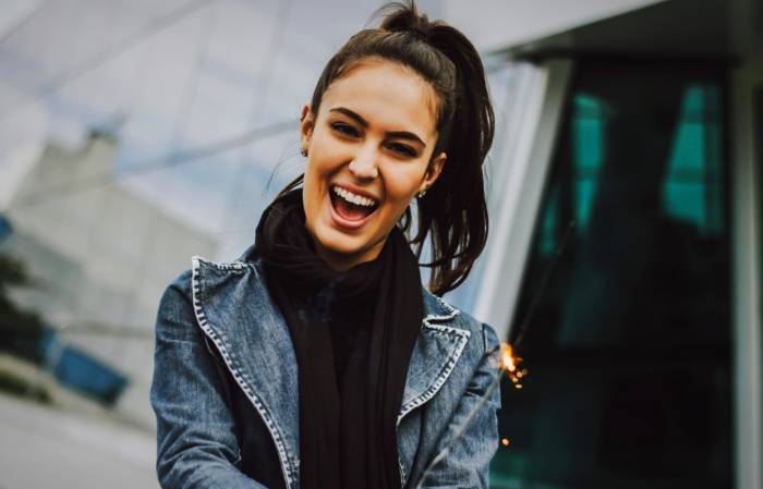 فواید بوسیدن برای احساس شادی و آرامش احساس شادی