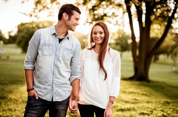 فواید بوسه همسر برای افزایش میل جنسی بوسه همسر