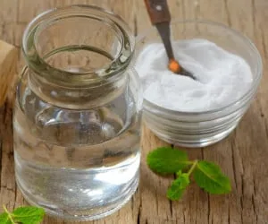 غرغره آب نمک