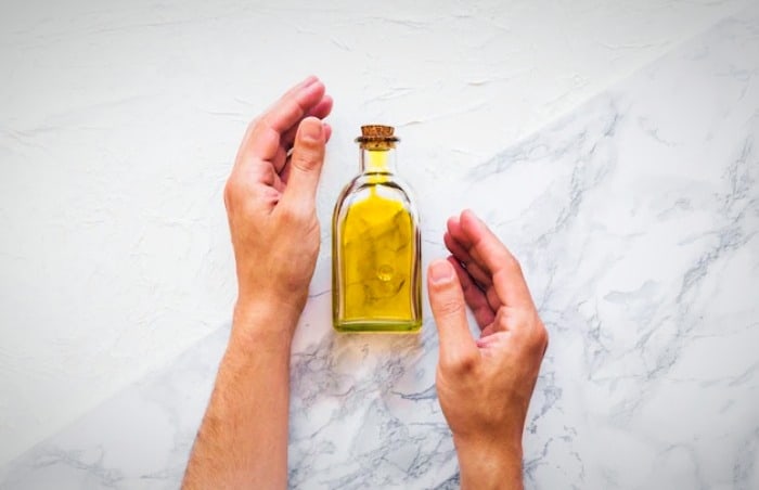 ریموو مژه با روغن زیتون
