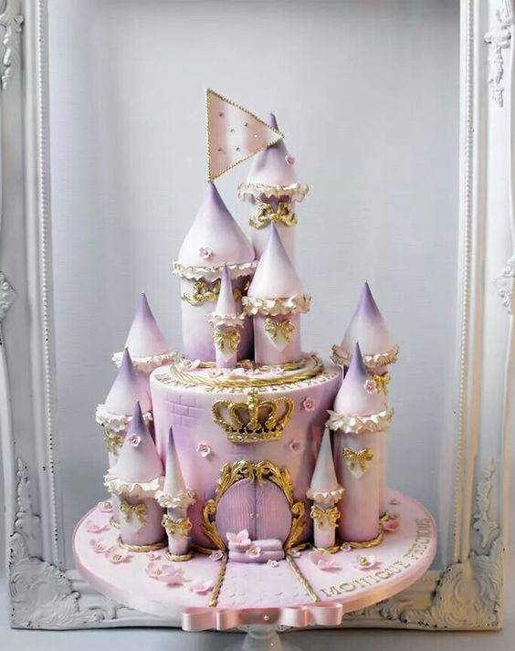 کیک تولد قلعه