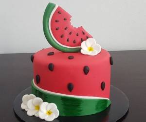 کیک شب یلدا را به شکل هندوانه تزیین کنید تصاویر