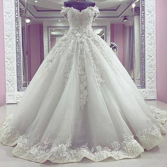 لباس عروس یقه دلبری 
