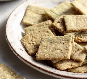 کراکر بادام