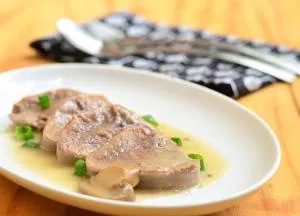 خوراک زبان با سس قارچ