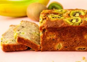 کیک موز و کیوی