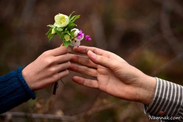 گل هدیه دادن به مردان 