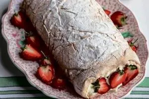 رولت توت فرنگی و ماسکارپونه