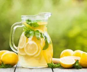 نوشیدنی لیموناد