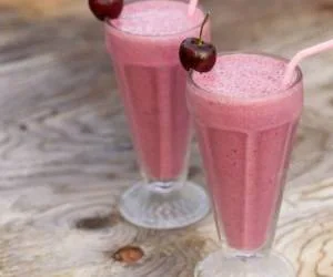 میلک شیک آلبالویی