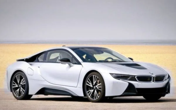 بررسی بی ام و i8