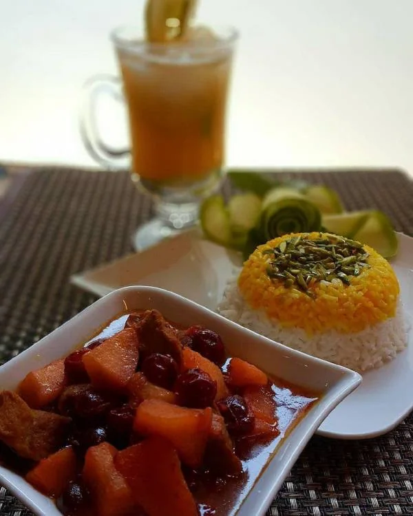 خورش سیب وآلبالو