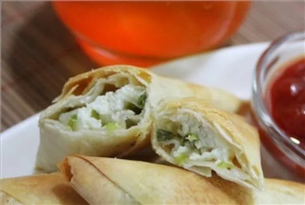 تهیه سمبوسه پنیر بچه ها
