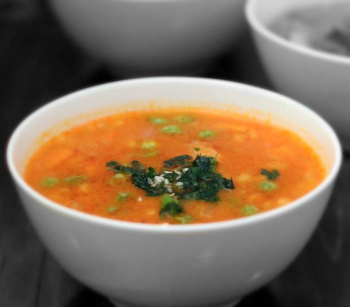 طرز تهیه سوپ جو خانگی با طعمی ویژه به شکل رستورانی