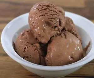 بستنی شکلاتی