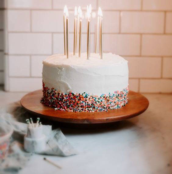 کیک تولد ساده شیک