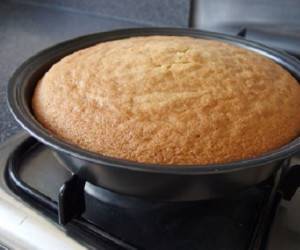 طرز تهیه کیک ساده وانیلی در قابلمه