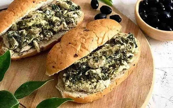 ساندویچ مرغ و پنیر خامه ای