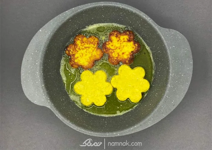 سرخ کردن کوکوها