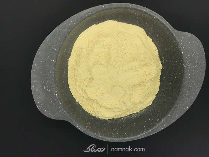 آرد کرمی رنگ