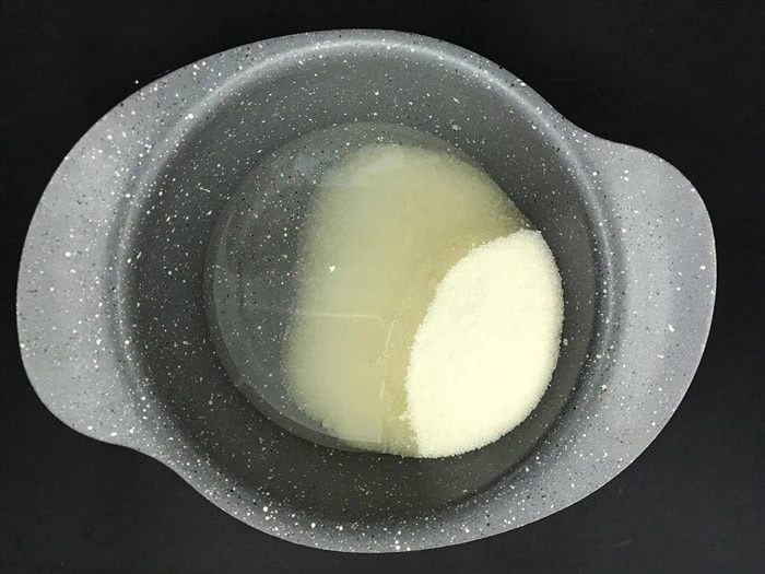 حل کردن شکر در آب شکر آب شده