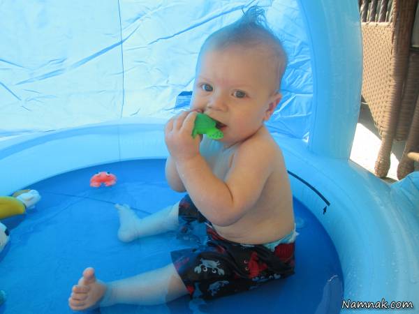 شنای نوزادان در استخر