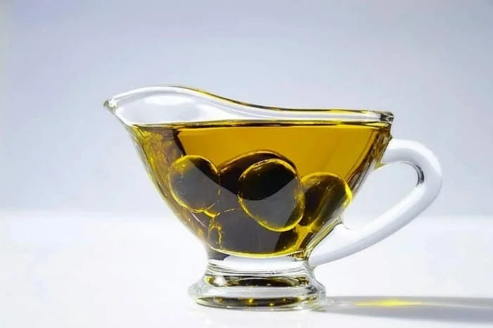 روغن زیتون برای جدا کردن آدامس روغن زیتون
