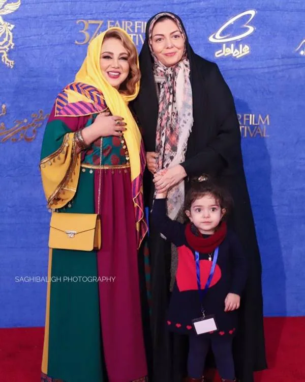  آزاده نامداری و دخترش و بهنوش بختیاری