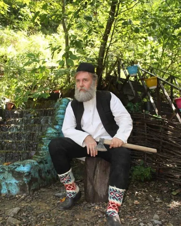 کیهان ملکی در قلعه رودخان