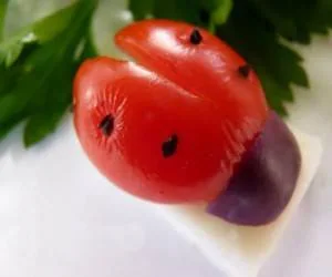 تزیین گوجه به شکل کفشدوزک