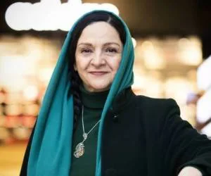گلاب آدینه