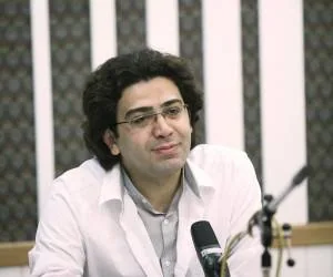 فرزاد حسنی