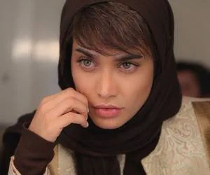 تینا آخوندتبار