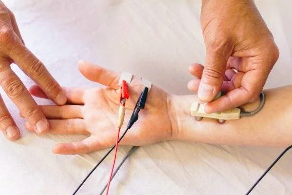 الکترومیوگرافی (EMG)