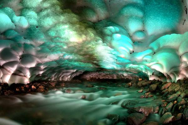 غار یخی