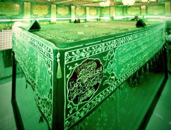داخل ضریح حرم